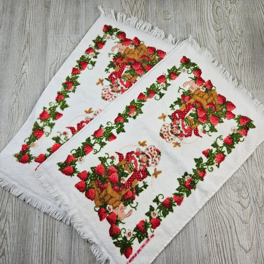 Vintage Strawberry Shortcake Hand Towels Set of 2 Leshner 80s Made in USA